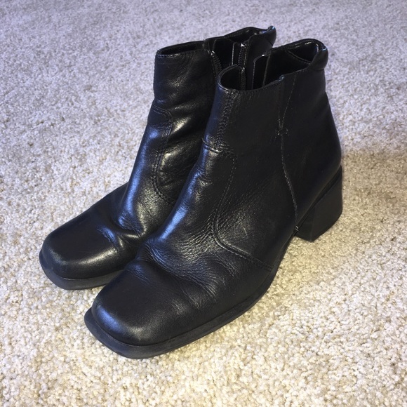 Size 7.5 black “leather” booties with small heel - Picture 4 of 5